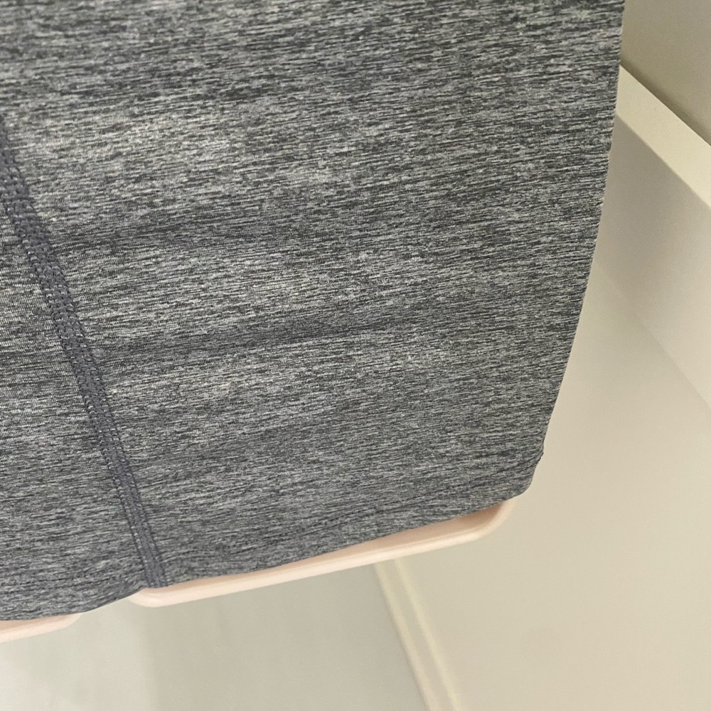 Nike Women's dry fit Heather Gray Tank with Pink Swoosh - Picture 9 of 12